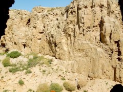 从藏兵洞观察室观察口看外面的雅丹地貌-大峡谷4