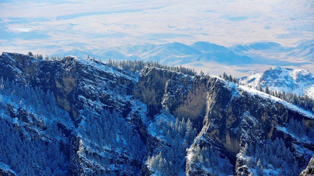 贺兰山雪景